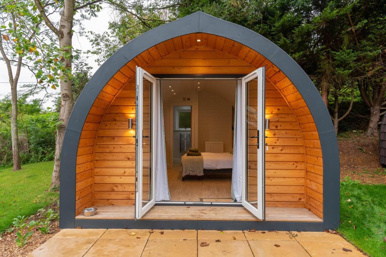 The Plough Inn Cabins Ramsden Exterior photo