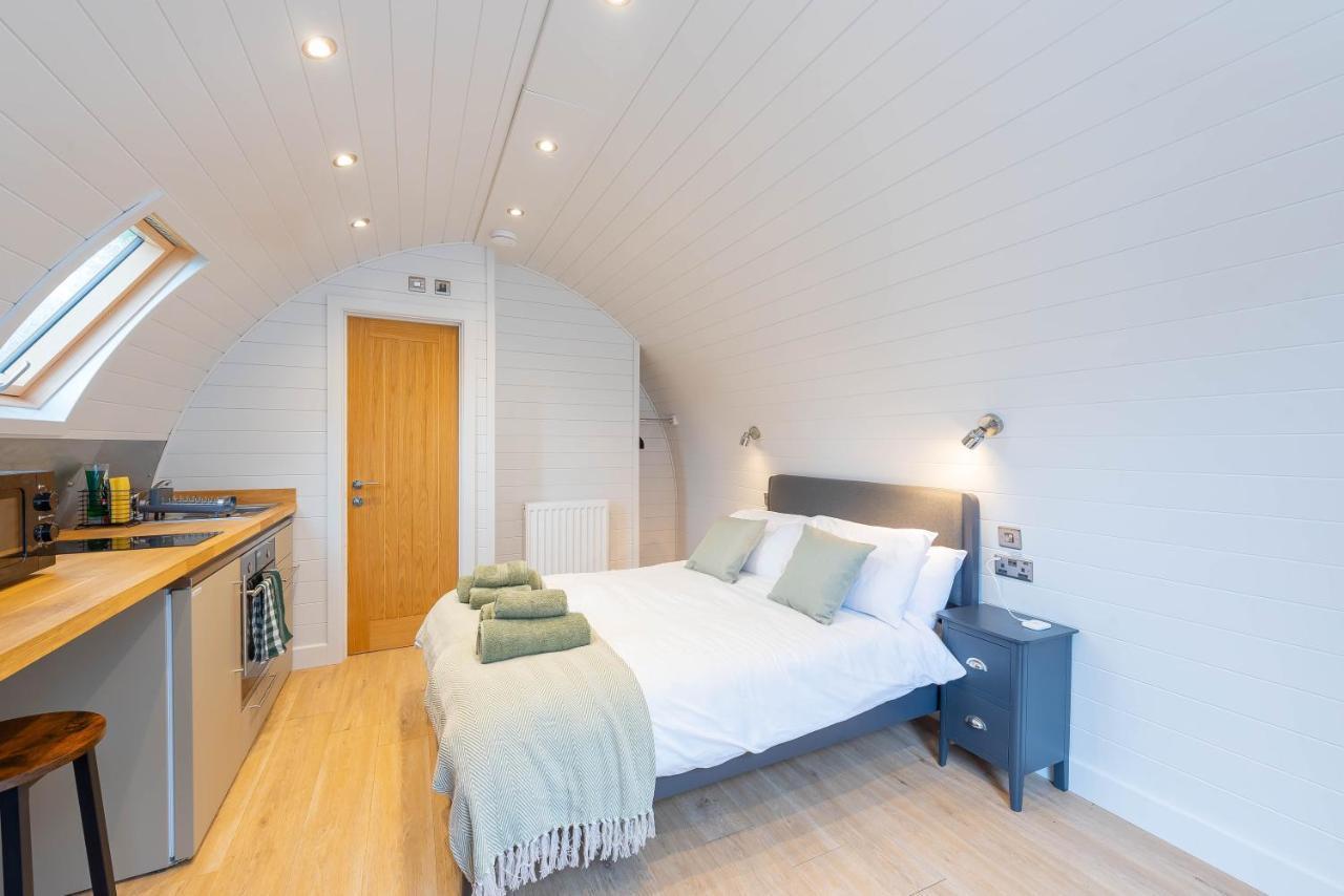 The Plough Inn Cabins Ramsden Exterior photo
