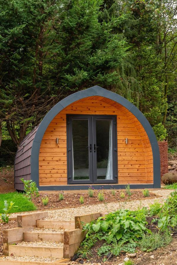 The Plough Inn Cabins Ramsden Exterior photo