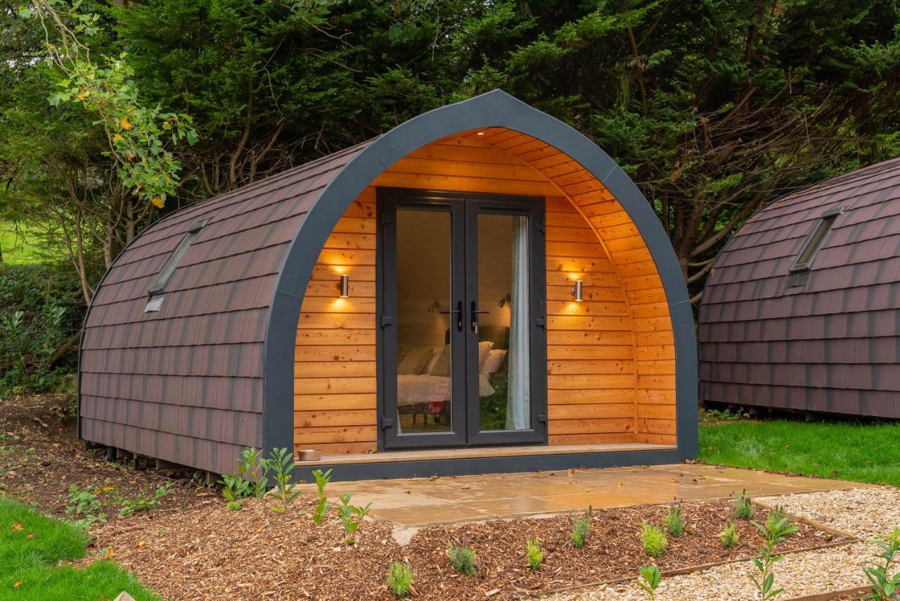 The Plough Inn Cabins Ramsden Exterior photo